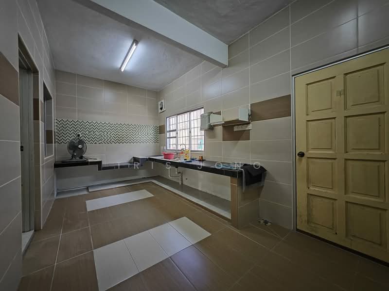 2-storey Terraced House for Sale in Taman Rawang Perdana (Rawang) - Tris Jong - Kitchen - PropertyGuru.com.my