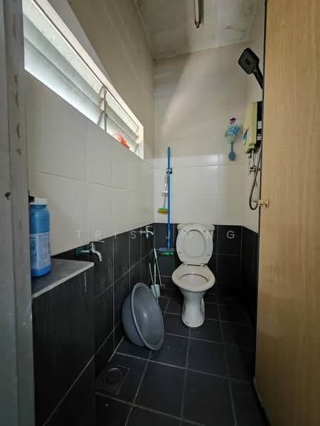 2-storey Terraced House for Sale in Taman Rawang Perdana (Rawang) - Tris Jong - Bathroom - PropertyGuru.com.my