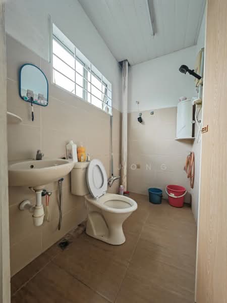 2-storey Terraced House for Sale in Taman Rawang Perdana (Rawang) - Tris Jong - Bathroom - PropertyGuru.com.my