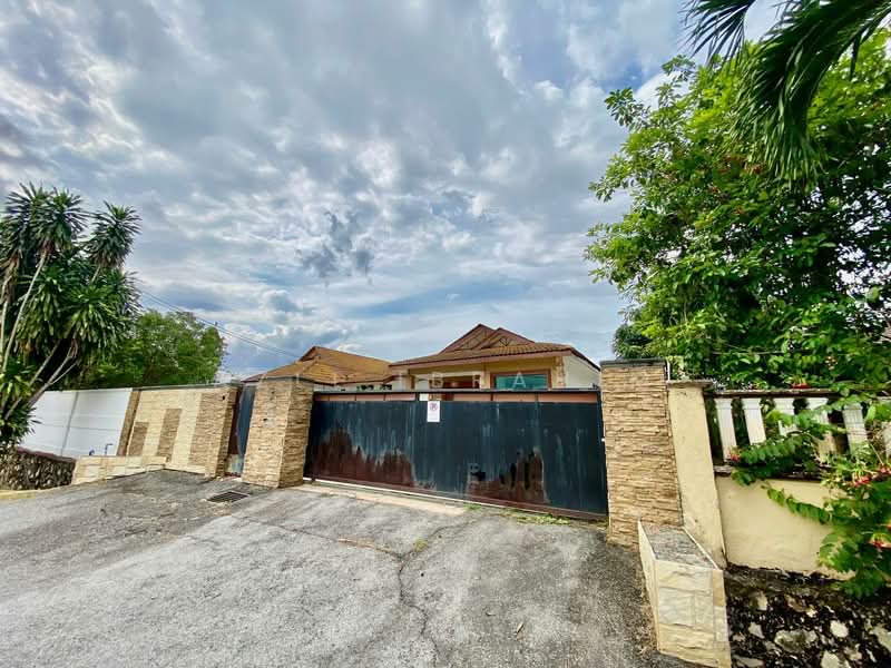 Bungalow for Sale in Bandar Rinching Seksyen 1 (Semenyih) - Azli Ibrahim - Exterior - PropertyGuru.com.my