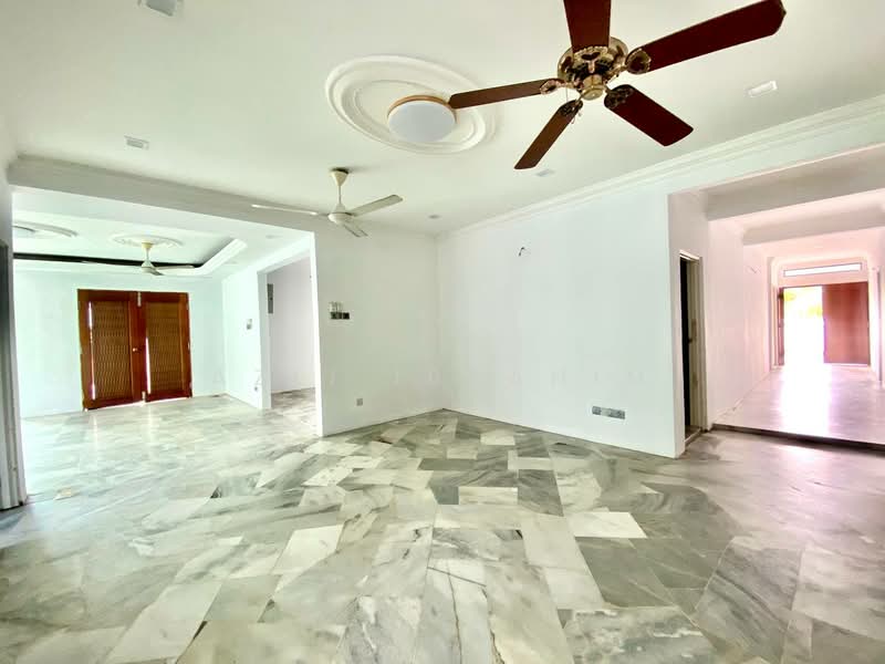 Bungalow for Sale in Bandar Rinching Seksyen 1 (Semenyih) - Azli Ibrahim - Living Room - PropertyGuru.com.my