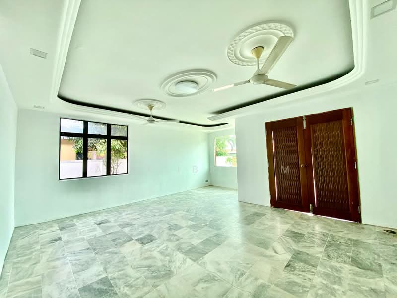 Bungalow for Sale in Bandar Rinching Seksyen 1 (Semenyih) - Azli Ibrahim - Living Room - PropertyGuru.com.my