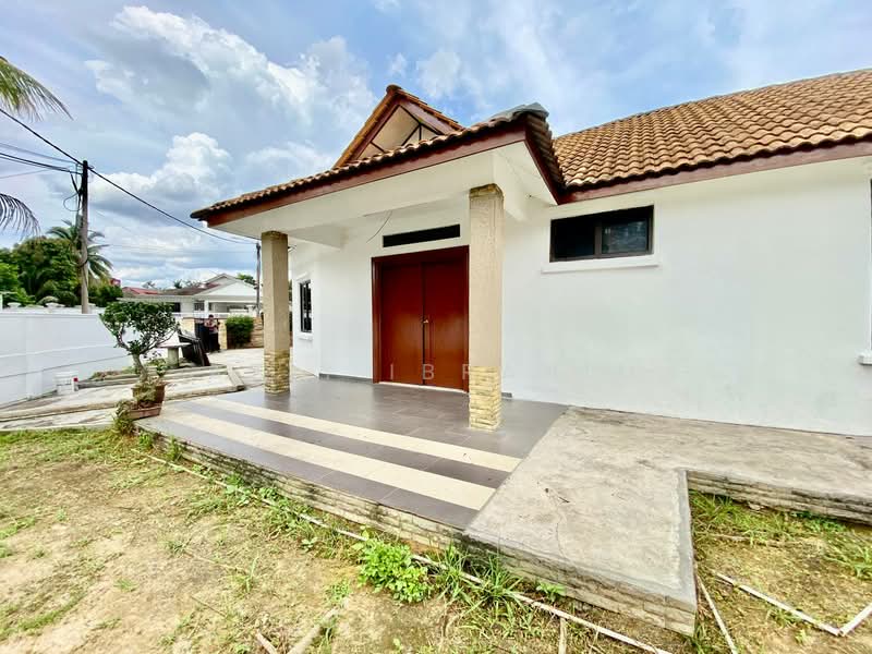 Bungalow for Sale in Bandar Rinching Seksyen 1 (Semenyih) - Azli Ibrahim - Exterior - PropertyGuru.com.my
