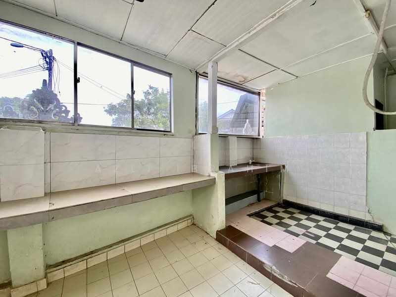 Bungalow for Sale in Bandar Rinching Seksyen 1 (Semenyih) - Azli Ibrahim - Kitchen - PropertyGuru.com.my