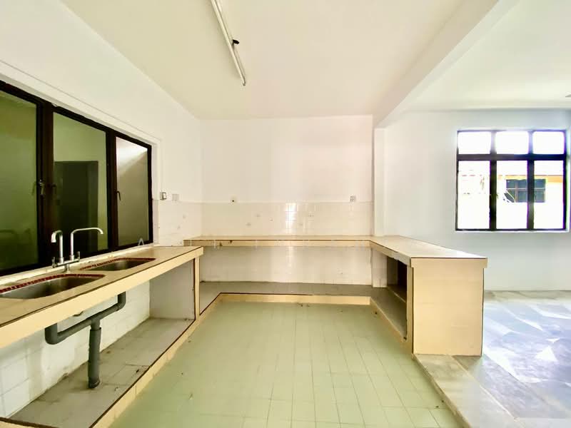 Bungalow for Sale in Bandar Rinching Seksyen 1 (Semenyih) - Azli Ibrahim - Kitchen - PropertyGuru.com.my