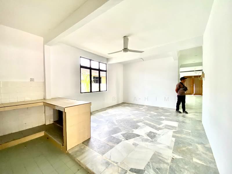 Bungalow for Sale in Bandar Rinching Seksyen 1 (Semenyih) - Azli Ibrahim - Kitchen - PropertyGuru.com.my