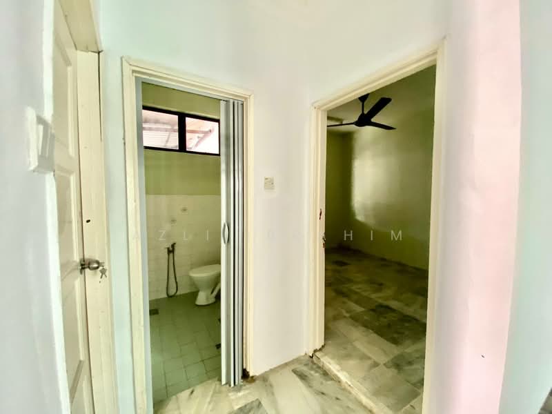 Bungalow for Sale in Bandar Rinching Seksyen 1 (Semenyih) - Azli Ibrahim - Bathroom - PropertyGuru.com.my