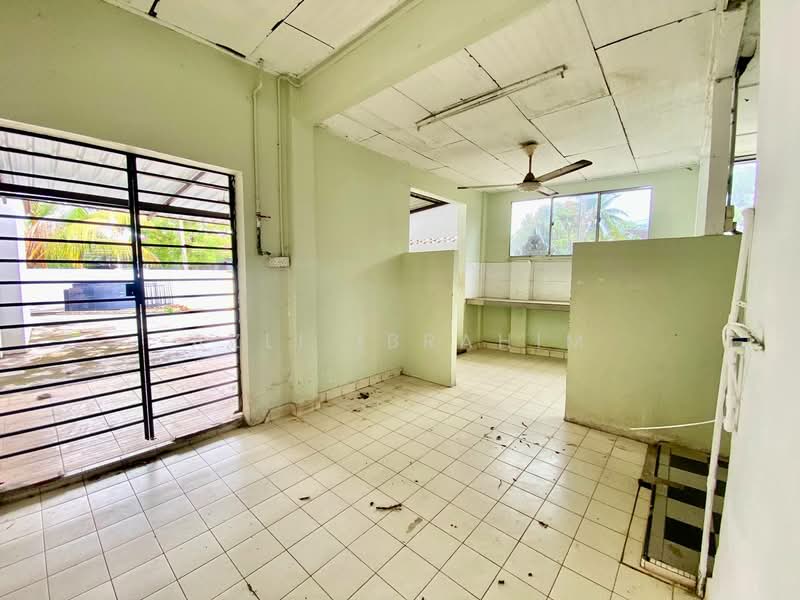 Bungalow for Sale in Bandar Rinching Seksyen 1 (Semenyih) - Azli Ibrahim - Kitchen - PropertyGuru.com.my