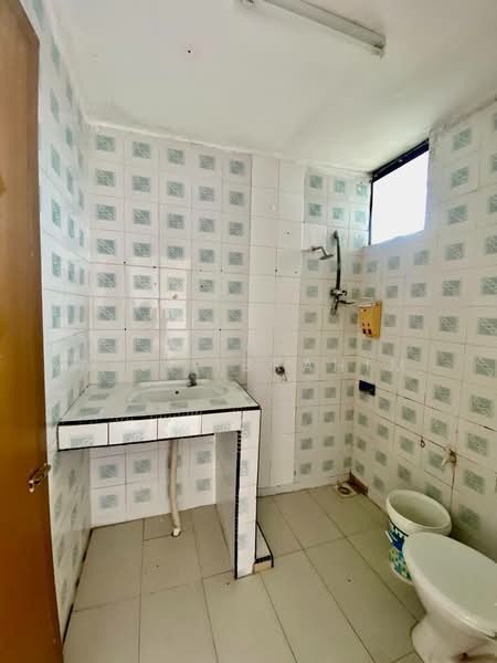 Bungalow for Sale in Bandar Rinching Seksyen 1 (Semenyih) - Azli Ibrahim - Bathroom - PropertyGuru.com.my