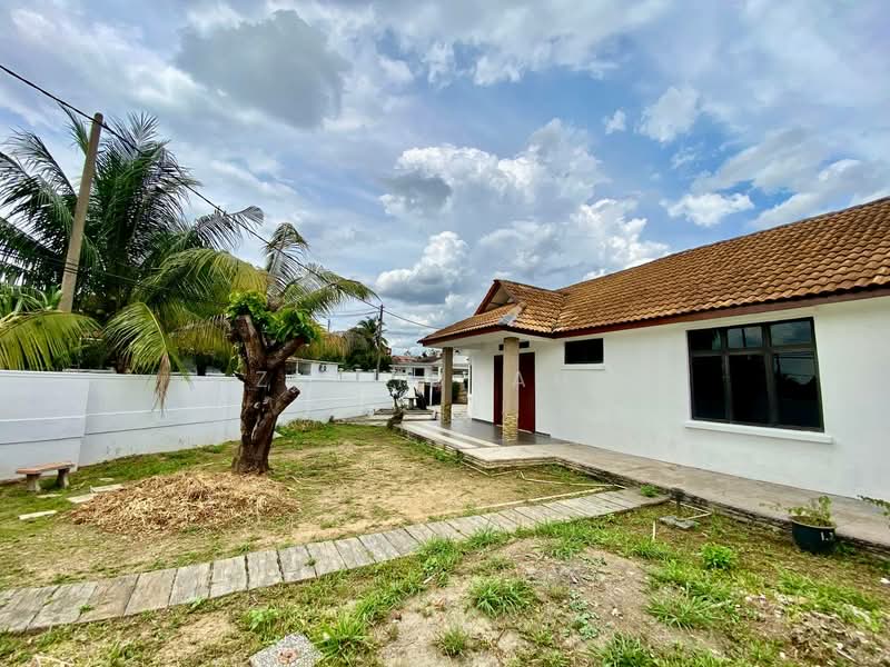 Bungalow for Sale in Bandar Rinching Seksyen 1 (Semenyih) - Azli Ibrahim - Exterior - PropertyGuru.com.my