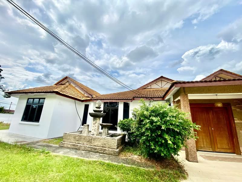 Bungalow for Sale in Bandar Rinching Seksyen 1 (Semenyih) - Azli Ibrahim - Exterior - PropertyGuru.com.my