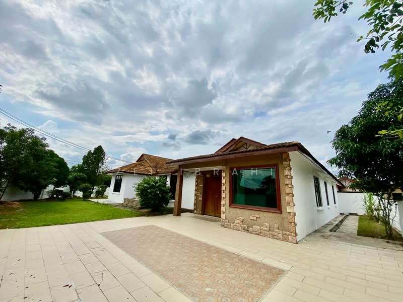 Bungalow for Sale in Bandar Rinching Seksyen 1 (Semenyih) - Azli Ibrahim - Exterior - PropertyGuru.com.my