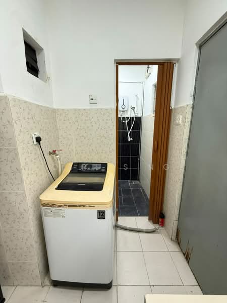 2-storey Terraced House for Rent in BANDAR PUCHONG JAYA (Puchong) - Carlos Ng - Bathroom - PropertyGuru.com.my