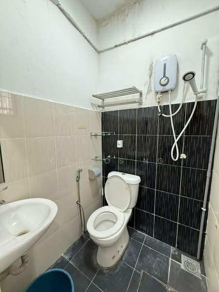 2-storey Terraced House for Rent in BANDAR PUCHONG JAYA (Puchong) - Carlos Ng - Bathroom - PropertyGuru.com.my