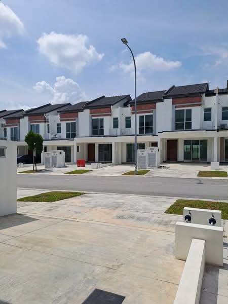 Rumah Teres 2-Tingkat untuk Dijual di Bandar Gamuda Gardens (Rawang) - Evelyn Khoo - Car Porch - PropertyGuru.com.my