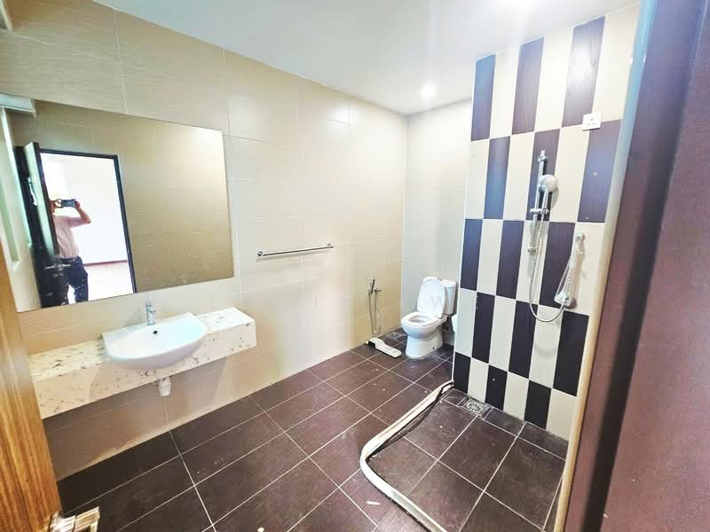 Rumah Berkembar untuk Disewa di Taman Green Lane (Jelutong) - Edwin Ewe - Bathroom - PropertyGuru.com.my