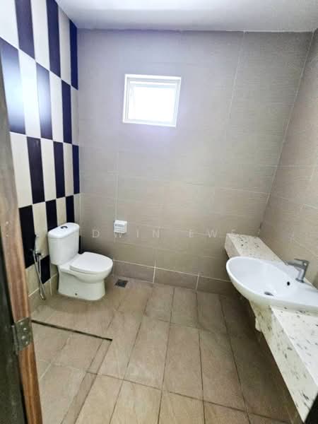 Rumah Berkembar untuk Disewa di Taman Green Lane (Jelutong) - Edwin Ewe - Bathroom - PropertyGuru.com.my