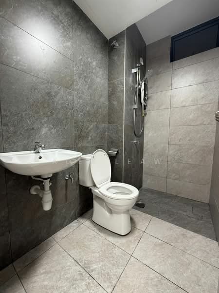 Servis Apartment untuk Disewa di Traders Park - Alex Leaw - Bathroom - PropertyGuru.com.my