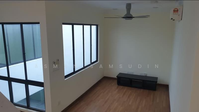 3-storey Terraced House for Rent in Shah Alam (Selangor) - Asman Samsudin - Living Room - PropertyGuru.com.my