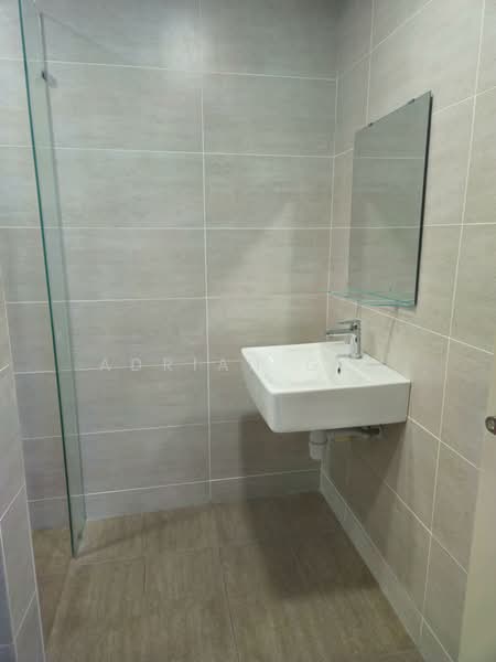 Servis Apartment untuk Disewa di SouthPlace Residences @ Tropicana Metropark - Adrian Goh - Bathroom - PropertyGuru.com.my