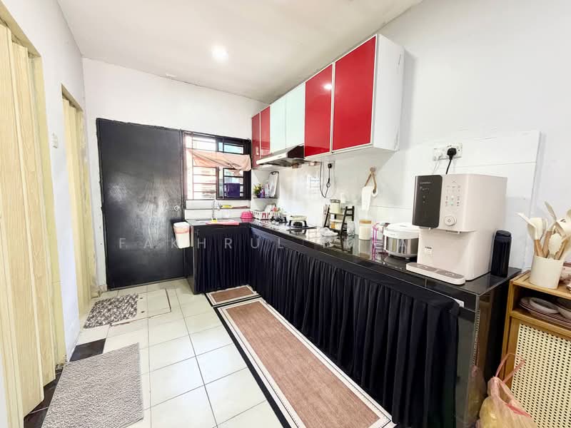 Rumah Teres 2-Tingkat untuk Dijual di Taman Scientex Kulai (Sedenak) - Fakhrul Imlan - Kitchen - PropertyGuru.com.my