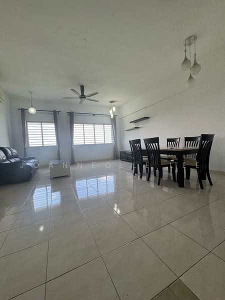 Kondominium untuk Dijual di Lagoon Suites - Joanneolle Lee - Living Room - PropertyGuru.com.my