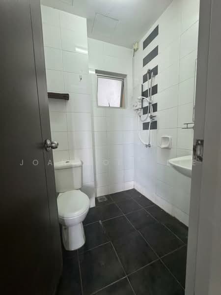 Kondominium untuk Dijual di Lagoon Suites - Joanneolle Lee - Bathroom - PropertyGuru.com.my