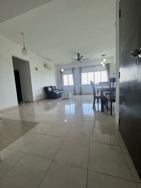Kondominium untuk Dijual di Lagoon Suites - Joanneolle Lee - Living Room - PropertyGuru.com.my