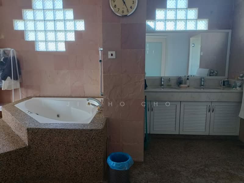 Bungalow House untuk Dijual di Damansara Heights (Kuala Lumpur) - Jim Ho Cho - Bathroom - PropertyGuru.com.my