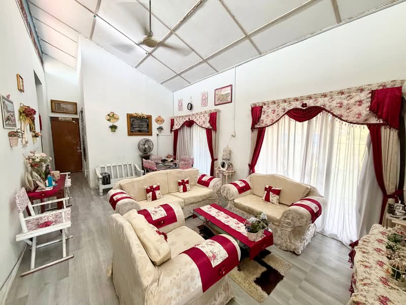 Rumah Banglo untuk Dijual di Bandar Penawar (Kota Tinggi) - Fakhrul Imlan - Living Room - PropertyGuru.com.my