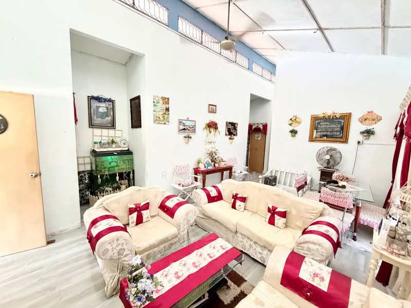 Rumah Banglo untuk Dijual di Bandar Penawar (Kota Tinggi) - Fakhrul Imlan - Living Room - PropertyGuru.com.my