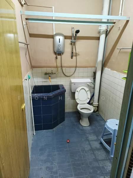 Flat for Rent at Taman Mesra - Boon Haw Ooi - Bathroom - PropertyGuru.com.my