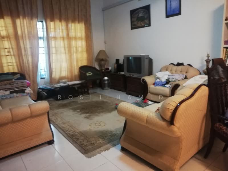 2-storey Terraced House for Sale in Semenyih (Selangor) - Rosli Hamid - Living Room - PropertyGuru.com.my