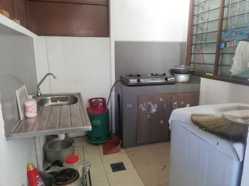 2-storey Terraced House for Sale in Semenyih (Selangor) - Rosli Hamid - Kitchen - PropertyGuru.com.my