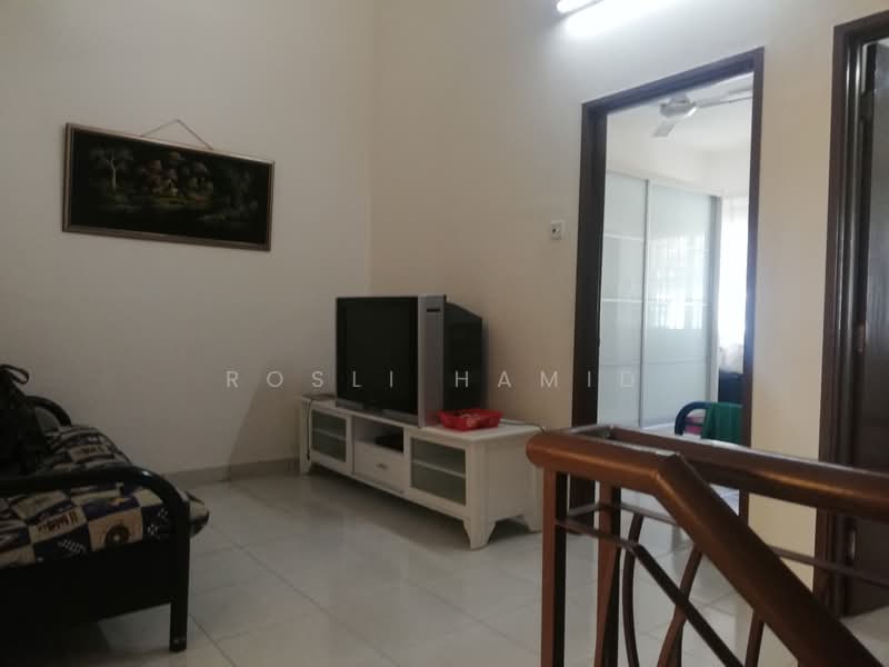 2-storey Terraced House for Sale in Semenyih (Selangor) - Rosli Hamid - Living Room - PropertyGuru.com.my