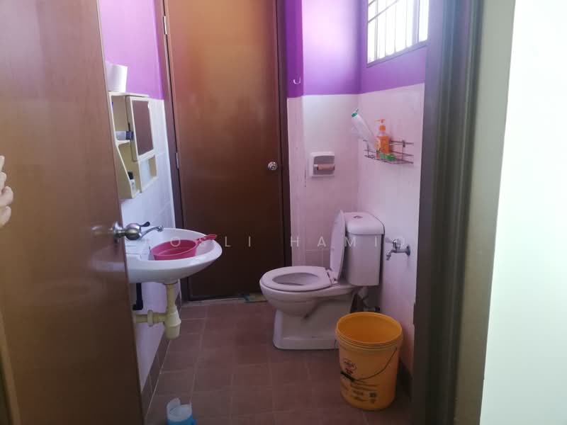 2-storey Terraced House for Sale in Semenyih (Selangor) - Rosli Hamid - Bathroom - PropertyGuru.com.my