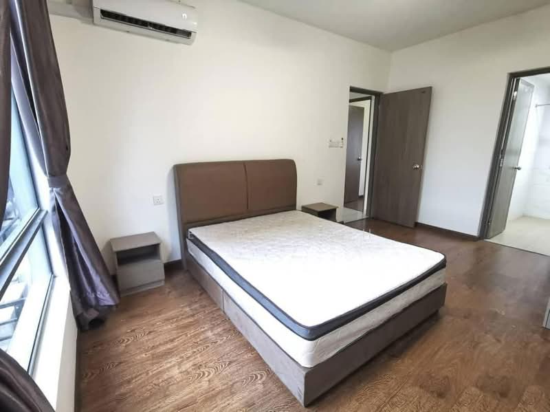 Kediaman Servis untuk Dijual di Country Garden Central Park - Herry Goh - Bedroom - PropertyGuru.com.my