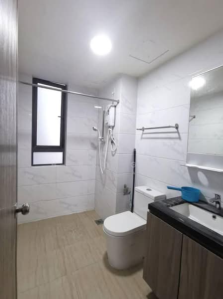 Kediaman Servis untuk Dijual di Country Garden Central Park - Herry Goh - Bathroom - PropertyGuru.com.my