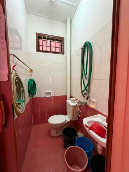 1-storey Terraced House for Sale in Taman Rinting (Masai) - Pauline Ng - Bathroom - PropertyGuru.com.my