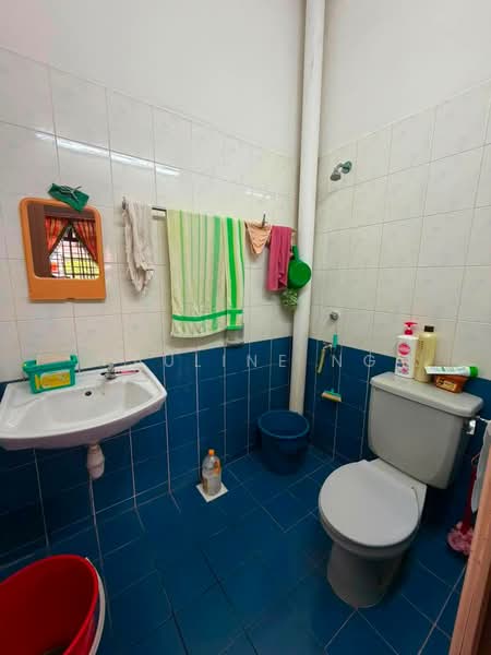 1-storey Terraced House for Sale in Taman Rinting (Masai) - Pauline Ng - Bathroom - PropertyGuru.com.my