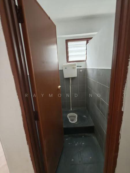 Shop / Office untuk Disewa di Sikamat (Negeri Sembilan) - Raymond Ng - Bathroom - PropertyGuru.com.my