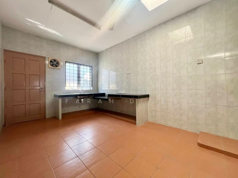 Rumah Teres 2 Tingkat untuk Dijual di Taman Impian Indah (Balakong) - Farah Dina - Kitchen - PropertyGuru.com.my