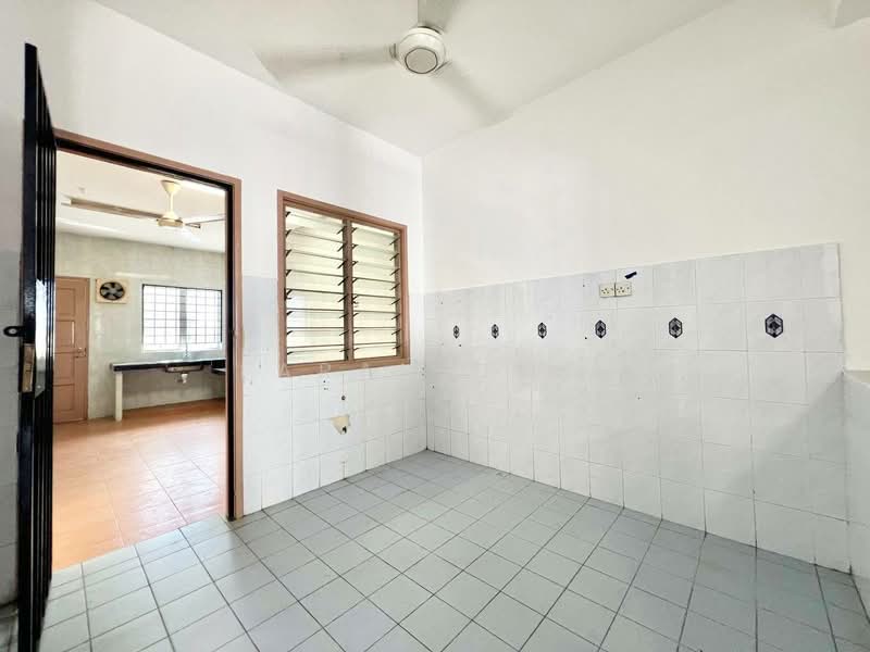 Rumah Teres 2 Tingkat untuk Dijual di Taman Impian Indah (Balakong) - Farah Dina - Kitchen - PropertyGuru.com.my