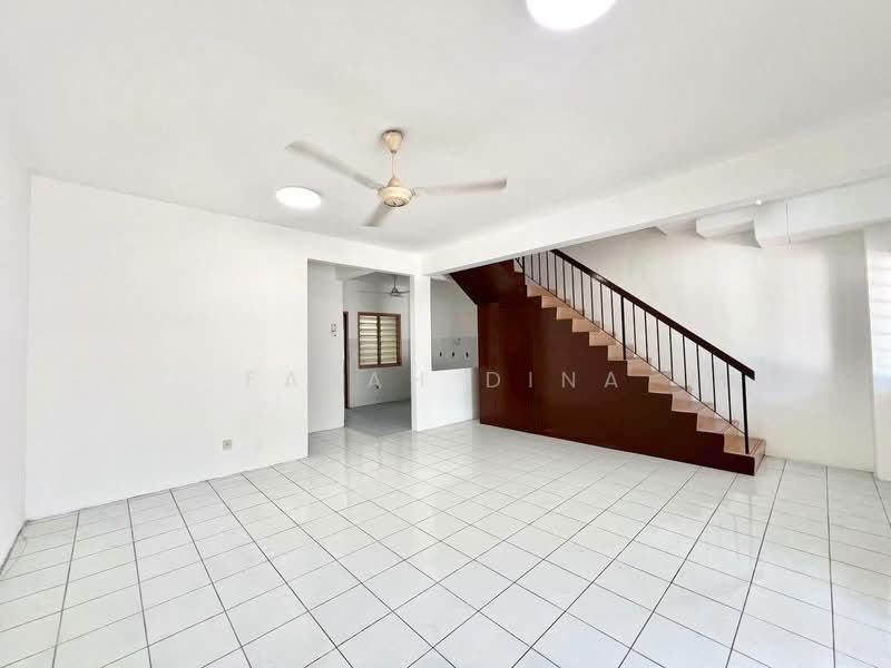 Rumah Teres 2 Tingkat untuk Dijual di Taman Impian Indah (Balakong) - Farah Dina - Living Room - PropertyGuru.com.my