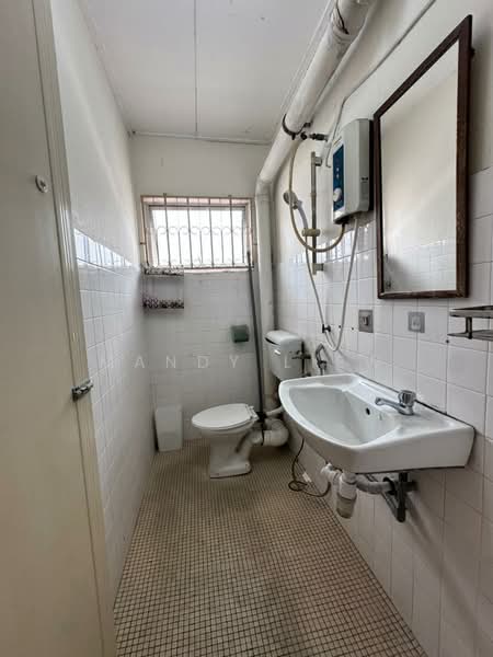 Rumah Teres 2.5 Tingkat untuk Disewa di Taman Sri Sinar (Segambut) - Mandy Liew - Bathroom - PropertyGuru.com.my