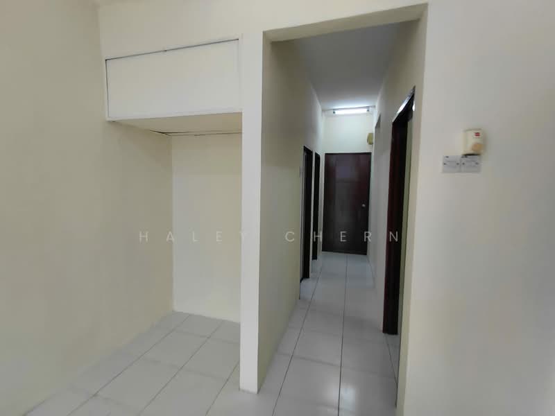 Flat for Rent at Damai Utama - Haley Chern - Corridor - PropertyGuru.com.my