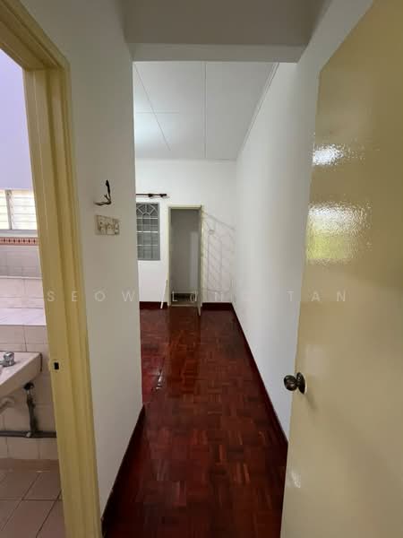 2-storey Terraced House for Rent in Usj 22 (Subang Jaya) - Seow Ling Tan - Corridor - PropertyGuru.com.my