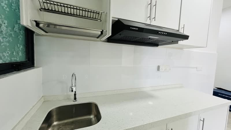 Servis Apartment untuk Disewa di Serviced Residence @ The Louvre @ Country Heights - Darren Toh - Kitchen - PropertyGuru.com.my
