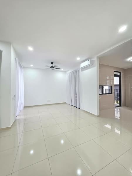Rumah Kluster untuk Disewa di Taman Ekoflora (Johor Bahru) - Pauline Ng - Living Room - PropertyGuru.com.my