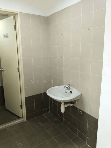 Pejabat untuk Disewa di Bandar Damansara Perdana (Damansara Perdana) - Alan Tai - Bathroom - PropertyGuru.com.my